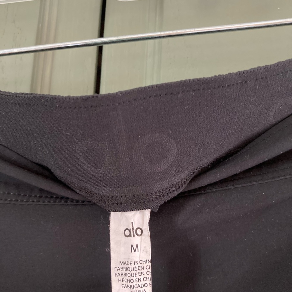 ALO Yoga Black Skort with Built-In Shorts - Picture 4 of 4